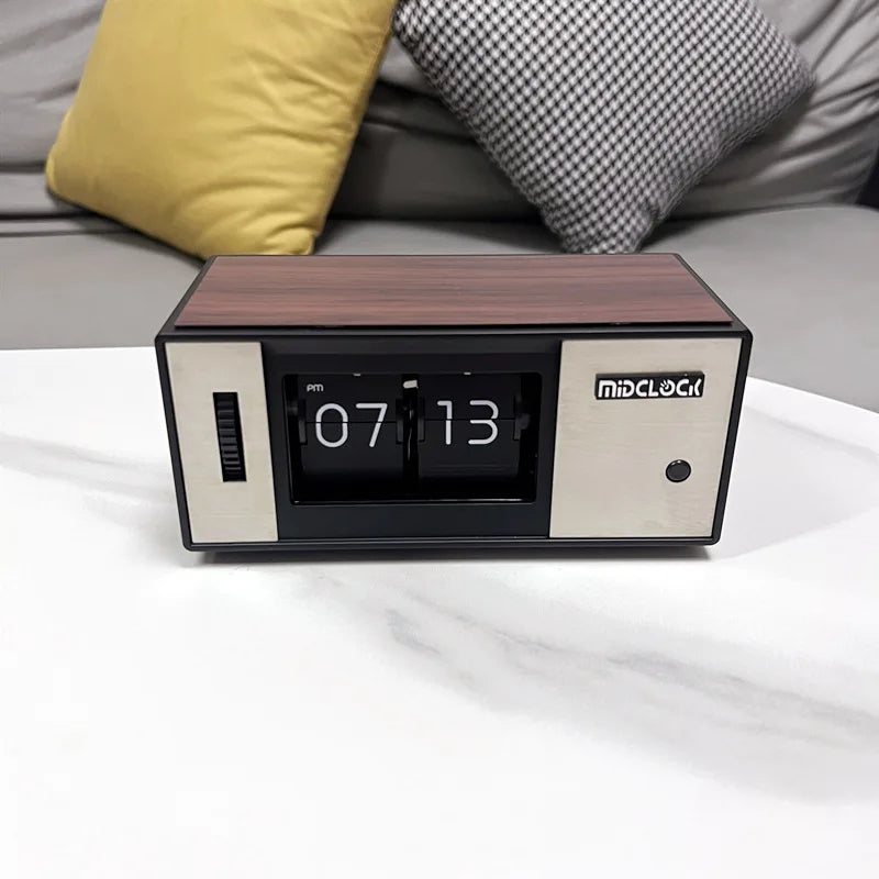 MidClock – Retro Flip Clock