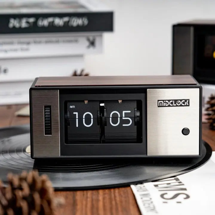 MidClock – Retro Flip Clock
