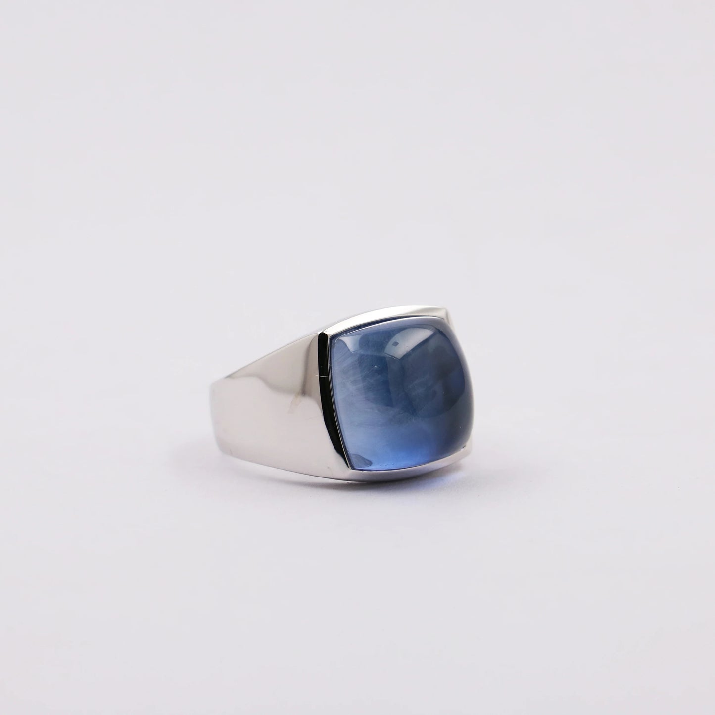 Deephorizon – Sapphire Signet Ring