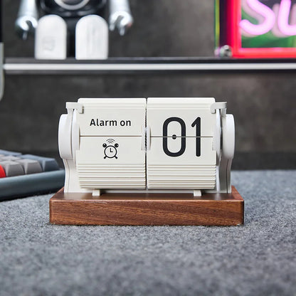 Shigoto – Desk Flip Clock