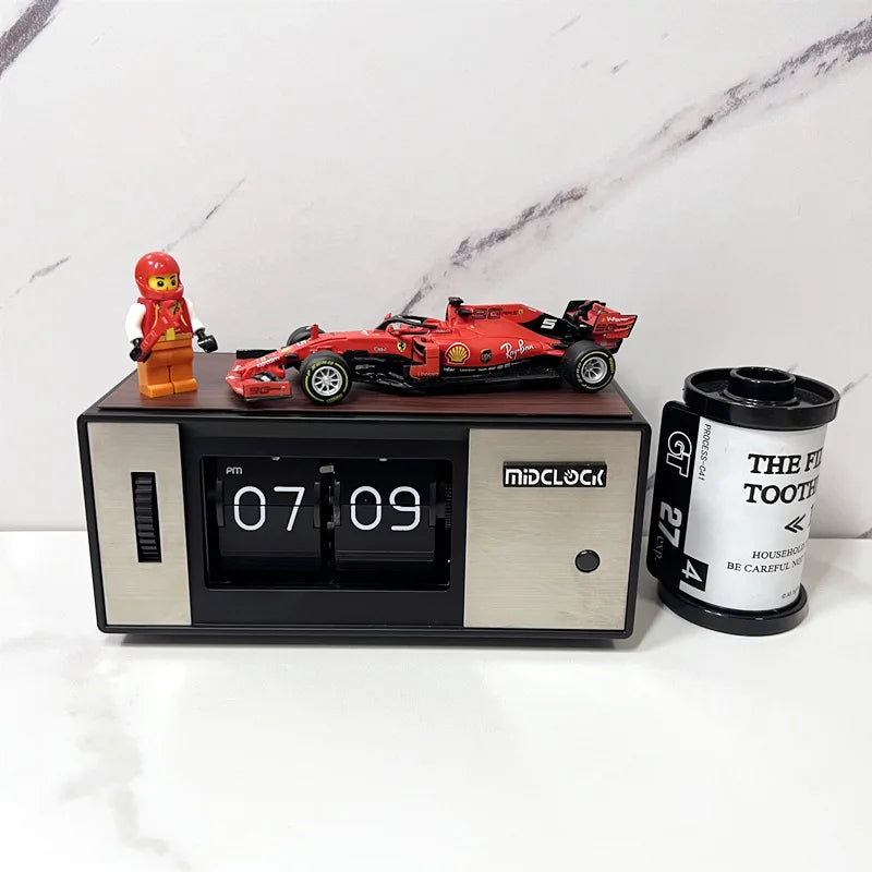 MidClock – Retro Flip Clock