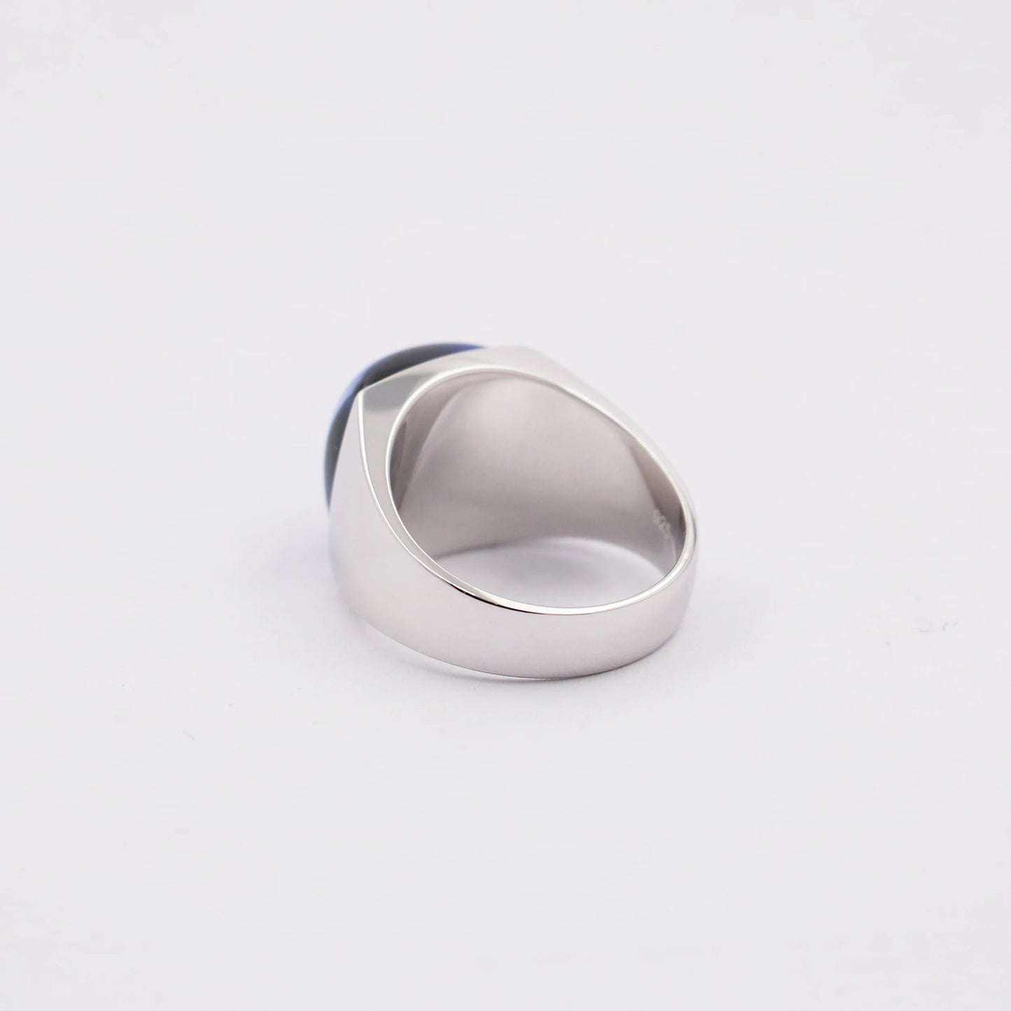 Deephorizon – Sapphire Signet Ring